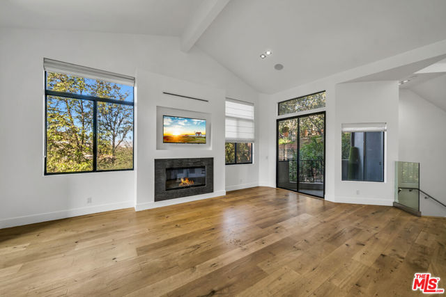3026 PASSMORE Drive, Los Angeles CA: https://media.crmls.org/mediaz/00b3741d-23a5-405b-974c-1c5341a4e1eb.jpg
