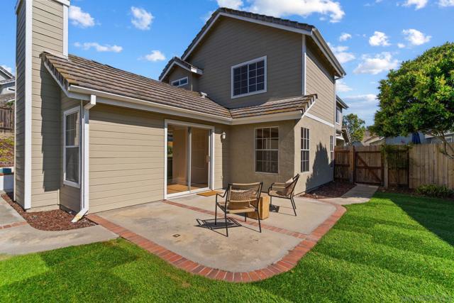 10598 Rancho Carmel Dr, San Diego CA: https://media.crmls.org/mediaz/00b37c56-24f8-4b3c-be01-a38dd5f6c79f.jpg