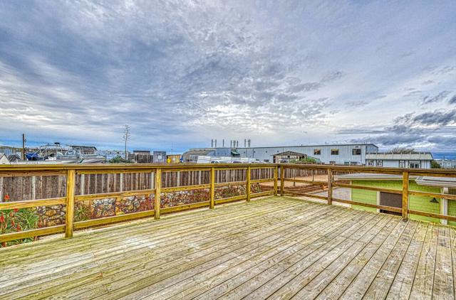 7550 Sandholdt Road, Moss Landing CA: https://media.crmls.org/mediaz/00b3d44b-4768-4216-956f-6f0deacb7017.jpg