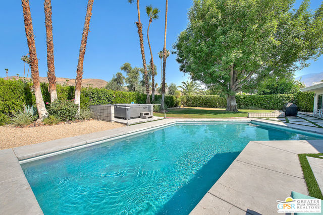 2566 S Calle Palo Fierro, Palm Springs CA: https://media.crmls.org/mediaz/00b3f32c-b22d-4519-b634-5183aa51b252.jpg