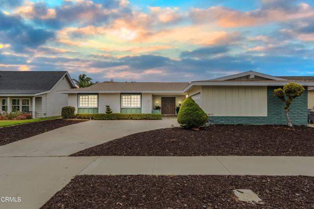 1215 Lawrence Way, Oxnard CA: https://media.crmls.org/mediaz/00b3f7a5-982e-4f8a-99f0-433be2e929a1.jpg