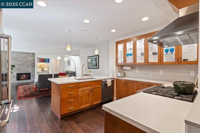 5 Doral Dr, Moraga CA: https://media.crmls.org/mediaz/00b409bc-914a-45a0-9bf8-a57bae218c3e.jpg