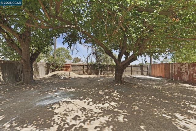 1021 Frienza Avenue, Sacramento CA: https://media.crmls.org/mediaz/00b40bd3-a7a1-4517-817f-3717d37169f7.jpg