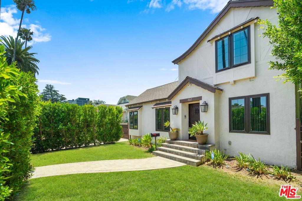 207 N Doheny Drive