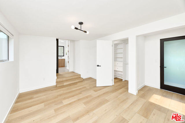 519 1/2 San Juan Avenue, Venice CA: https://media.crmls.org/mediaz/00b41f9d-ef7c-4996-8579-9f79a7e2fbaf.jpg