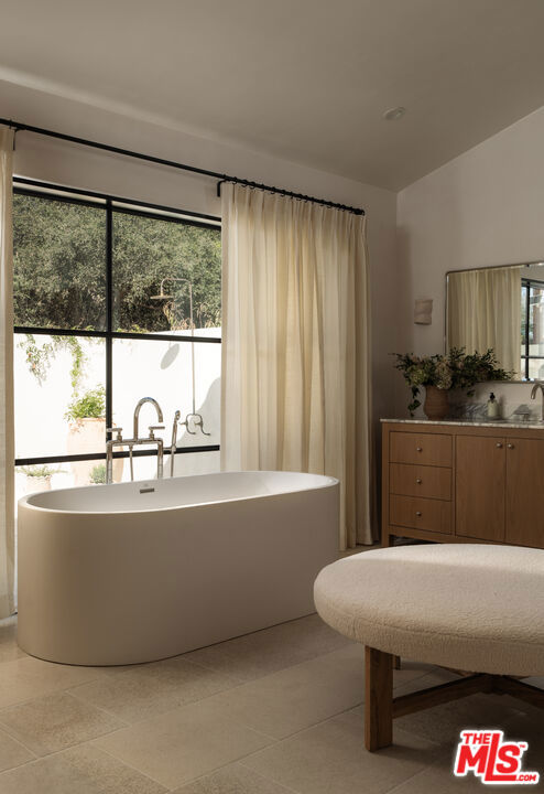 4200 Marina Drive, Santa Barbara CA: https://media.crmls.org/mediaz/00b6197b-f041-40a1-ba24-1998b10f57fc.jpg