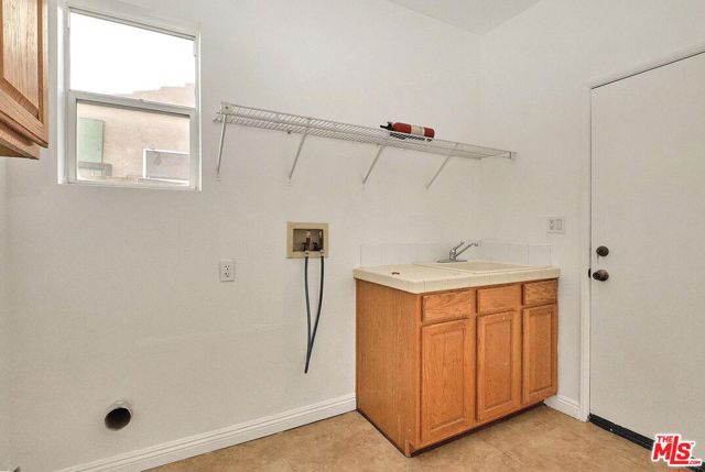 12512 Valley Vista Way, Sylmar CA: https://media.crmls.org/mediaz/00b65917-74f4-4bf1-a3d8-ef3079fb1313.jpg