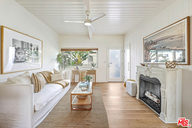 2329 Kansas Avenue, Santa Monica CA: https://media.crmls.org/mediaz/00b66fe0-1610-4ffc-80c2-630b84bf3245.jpg