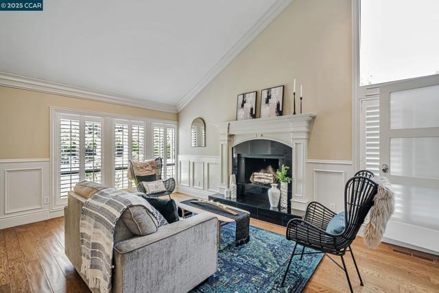 732 Graham Ct, Danville CA: https://media.crmls.org/mediaz/00b692a8-b067-4a89-ae74-f26a5a4a5c9e.jpg