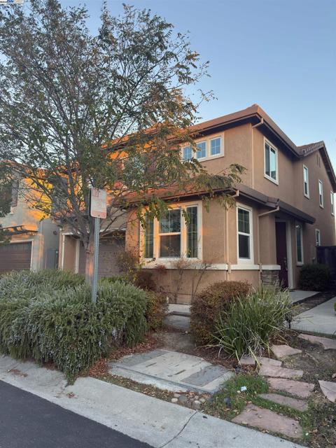 2746 Gracie Pl, Fairfield CA: https://media.crmls.org/mediaz/00b6ba55-2b40-4295-9d3e-b89f80e7bab3.jpg