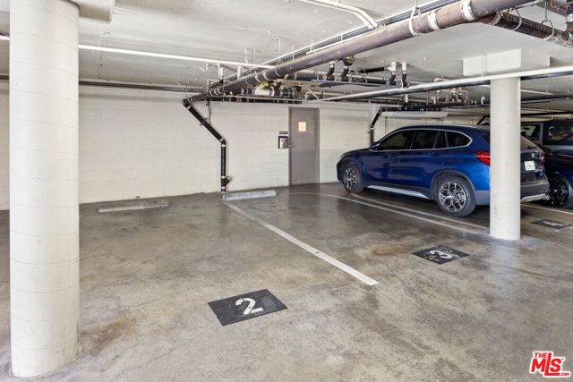 8535 W West Knoll Drive, West Hollywood CA: https://media.crmls.org/mediaz/00b6c00d-847a-4f73-9baa-5f1099af5e20.jpg