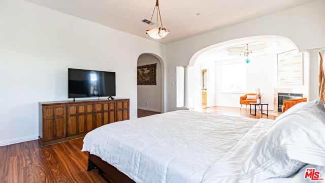 7449 Studio Road, Canoga Park CA: https://media.crmls.org/mediaz/00b6fd26-440c-4abb-97c3-6a68d1ea6eb7.jpg