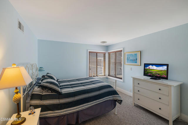 108 Pasadena Avenue, Oxnard CA: https://media.crmls.org/mediaz/00b75776-8271-4bad-9b53-1fe5ccedb3cd.jpg