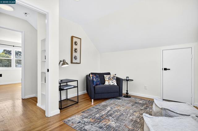 5774 Friar Ct, El Sobrante CA: https://media.crmls.org/mediaz/00b76523-5965-402a-9f77-26be95f70c95.jpg
