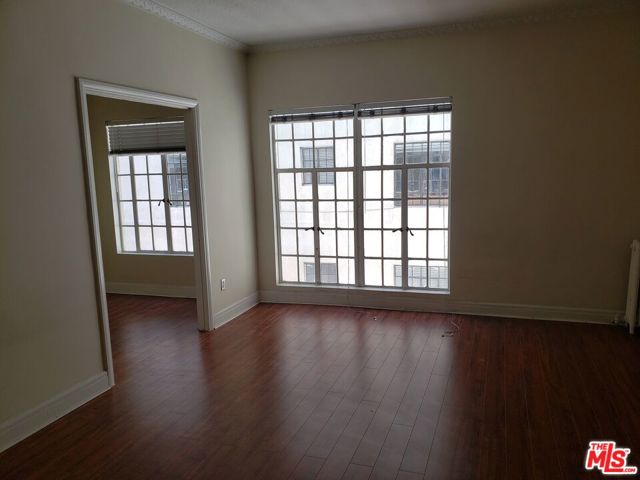 570 N ROSSMORE Avenue, Los Angeles CA: https://media.crmls.org/mediaz/00b84ce0-2bf9-4ff5-8ace-512524b8ccac.jpg