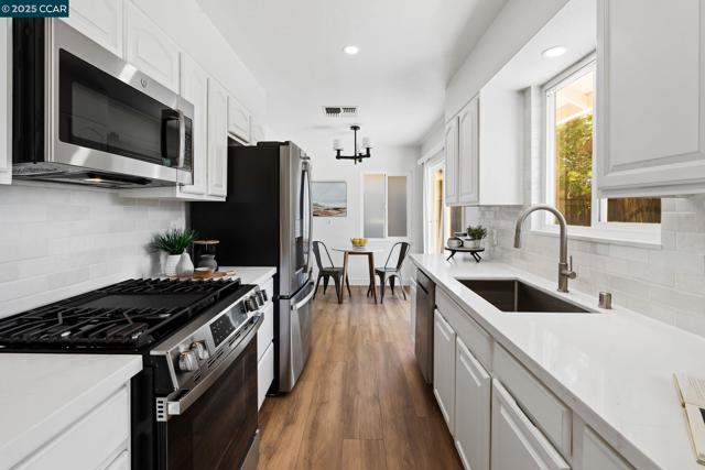 197 Hazel Dr, Pleasant Hill CA: https://media.crmls.org/mediaz/00b85e13-8c30-4c50-9c6c-163874da9973.jpg