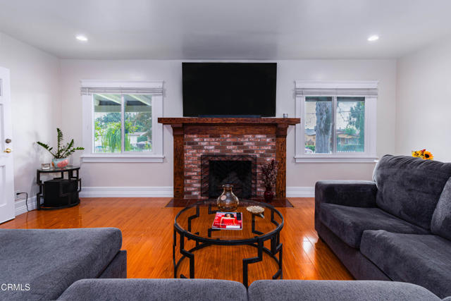 Detail Gallery Image 5 of 19 For 309 Acacia St, Altadena,  CA 91001 - 2 Beds | 2 Baths