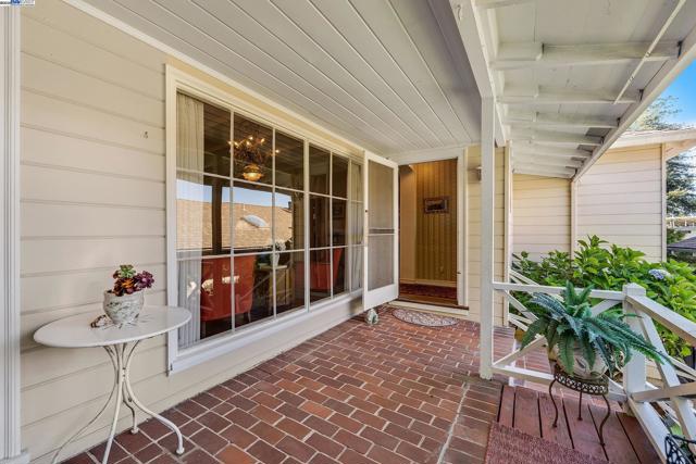 2863 Burton Dr, Oakland CA: https://media.crmls.org/mediaz/00b8fee7-866a-443b-98e0-d1389d375b6f.jpg