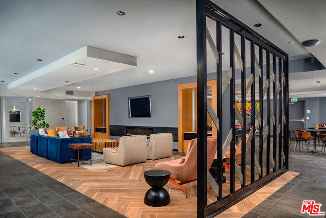 750 S Oxford Avenue, Los Angeles CA: https://media.crmls.org/mediaz/00b94a4e-7842-4210-8183-78bf13bb8ae3.jpg