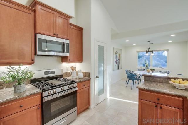 14590 Kent Hill Way, Poway CA: https://media.crmls.org/mediaz/00b96fd6-dcf2-4ccc-89d0-da17d689e5e1.jpg