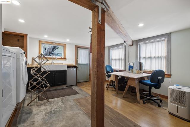 1001 Cragmont Ave, Berkeley CA: https://media.crmls.org/mediaz/00b97193-397a-40cc-a62a-799744bbe775.jpg