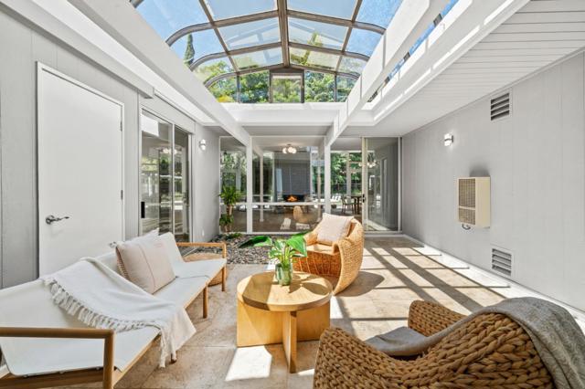 969 Eichler Drive, Mountain View CA: https://media.crmls.org/mediaz/00bb23aa-33db-40b8-9425-8c6d0dcb8130.jpg