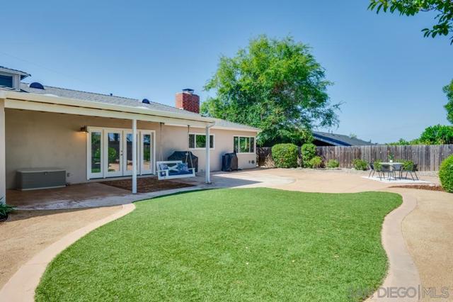 7634 Flag Lake, San Diego CA: https://media.crmls.org/mediaz/00bb4464-1846-49d7-be65-d40e734d912c.jpg