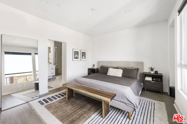 1417 N Lincoln Lane, Los Angeles CA: https://media.crmls.org/mediaz/00bb6378-62be-4686-9300-abdcba260840.jpg
