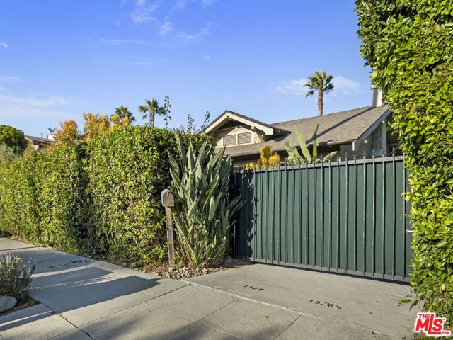 1528 N Curson Avenue, Los Angeles CA: https://media.crmls.org/mediaz/00bbb9b9-634f-4101-b1cc-b14d055e8d97.jpg