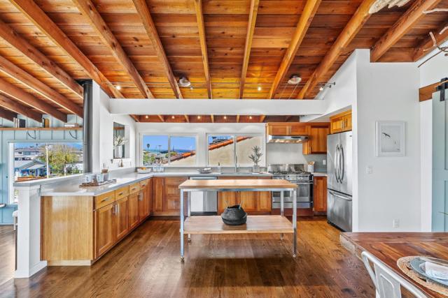 22956 E Cliff Drive, Santa Cruz CA: https://media.crmls.org/mediaz/00bbd7e5-0530-4563-82ab-0f06ad8caa85.jpg