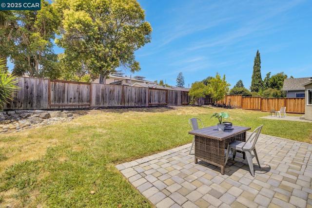 9821 Broadmoor Dr, San Ramon CA: https://media.crmls.org/mediaz/00bc1e50-88b6-4175-9302-28768ce99be0.jpg