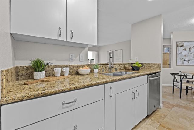Detail Gallery Image 5 of 35 For 795 Brookstone #201,  Chula Vista,  CA 91913 - 2 Beds | 2 Baths