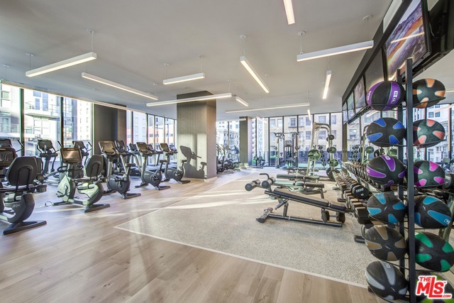 801 S OLIVE Street, Los Angeles CA: https://media.crmls.org/mediaz/00bd1c00-58eb-4326-8b2e-4e8319249ced.jpg