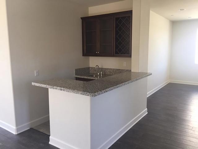 Detail Gallery Image 12 of 26 For 438 Cota Ln, Vista,  CA 92083 - 4 Beds | 3/1 Baths