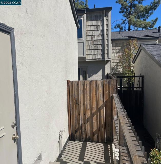 1800 Cannon Dr, Walnut Creek CA: https://media.crmls.org/mediaz/00be706a-2586-4a4b-b017-bdf451028457.jpg