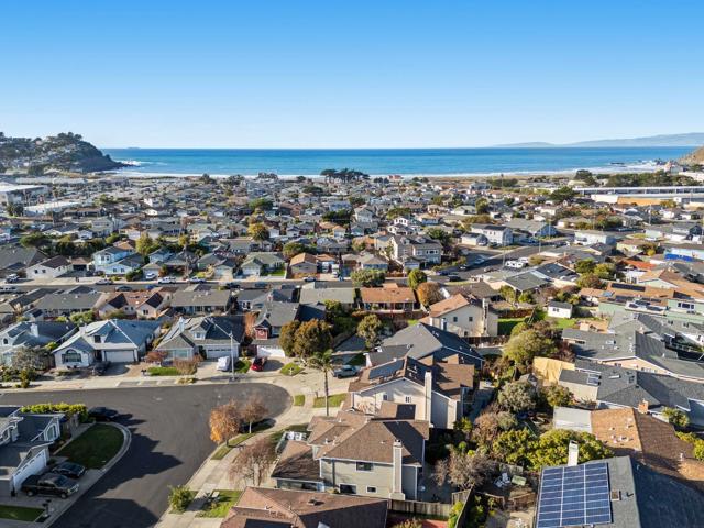 229 Marvilla Circle, Pacifica CA: https://media.crmls.org/mediaz/00be83b7-285c-4c14-94e0-40c3a1d12266.jpg