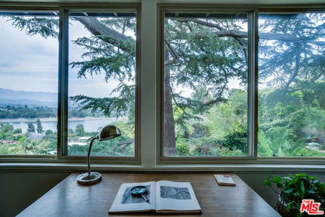 2020 Redcliff Street, Los Angeles CA: https://media.crmls.org/mediaz/00be8e54-501c-4470-83d0-7e8edf8e0048.jpg