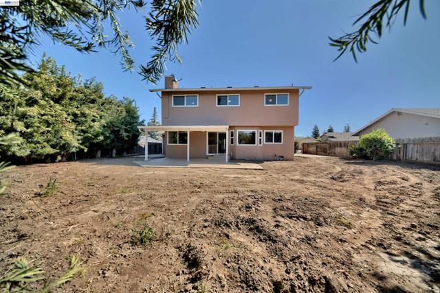 1425 Forest Dr, Turlock CA: https://media.crmls.org/mediaz/00be9d04-e926-4b74-857a-6d4eda1a2299.jpg