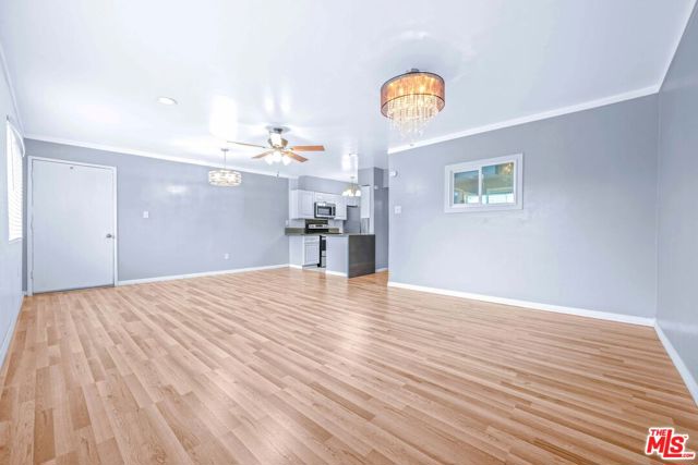 12801 Moorpark Street, Studio City CA: https://media.crmls.org/mediaz/00bf2320-5f5a-4d2e-8627-4539503303b4.jpg