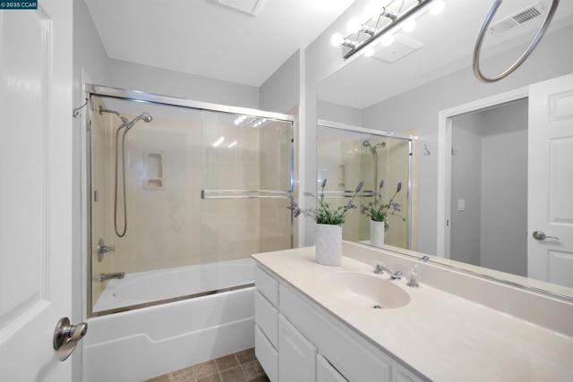 314 Skyline Dr, San Ramon CA: https://media.crmls.org/mediaz/00c0010a-141d-4cba-a193-0e407d91358d.jpg