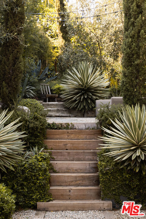 1452 Westerly Terrace, Los Angeles CA: https://media.crmls.org/mediaz/00c02c08-110b-4ea7-855f-25b0c48d7d4f.jpg