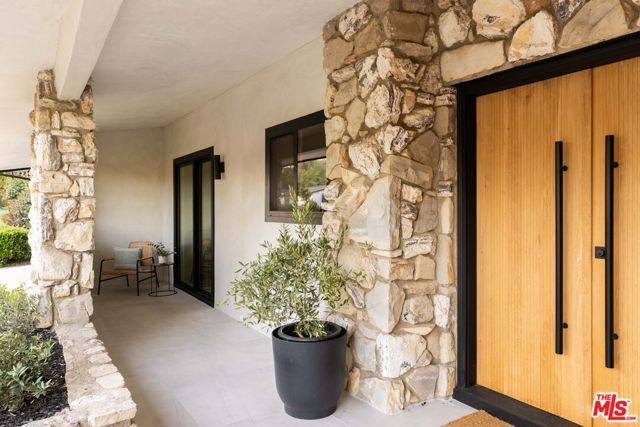 24211 Caris Street, Woodland Hills CA: https://media.crmls.org/mediaz/00c02c80-77d8-4d39-b044-86d4a0d35671.jpg