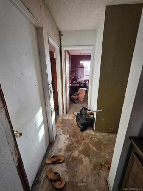 1323 Cornet Pl, San Diego CA: https://media.crmls.org/mediaz/00c0a685-69f0-48f2-a320-b06b9a735104.jpg