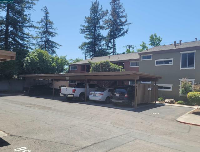 810 Oak Grove Rd, Concord CA: https://media.crmls.org/mediaz/00c10f0f-ccd7-4d61-ab20-b855fac1d8a5.jpg