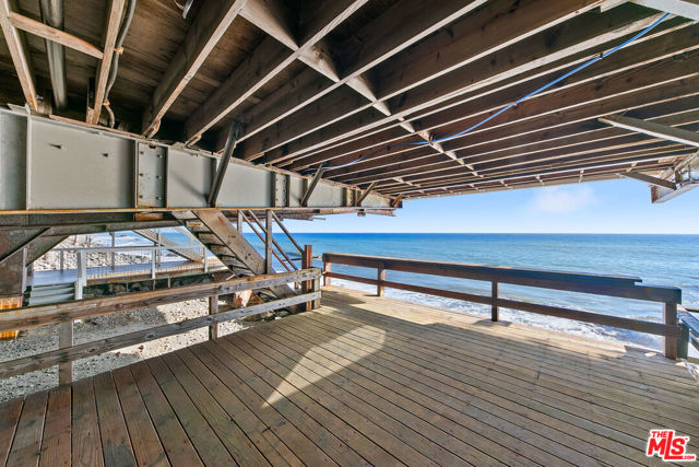 20438 Pacific Coast Highway, Malibu CA: https://media.crmls.org/mediaz/00c18ac2-731c-440d-b584-e874bce34e5b.jpg