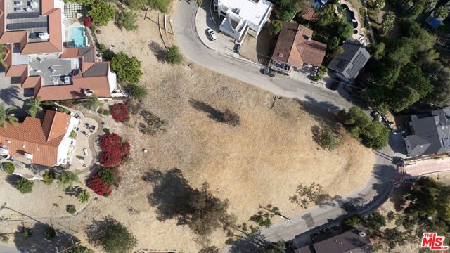 5015 Calatrana Drive, Woodland Hills CA: https://media.crmls.org/mediaz/00c1a618-4bf3-48d2-a4ae-5deec447d979.jpg
