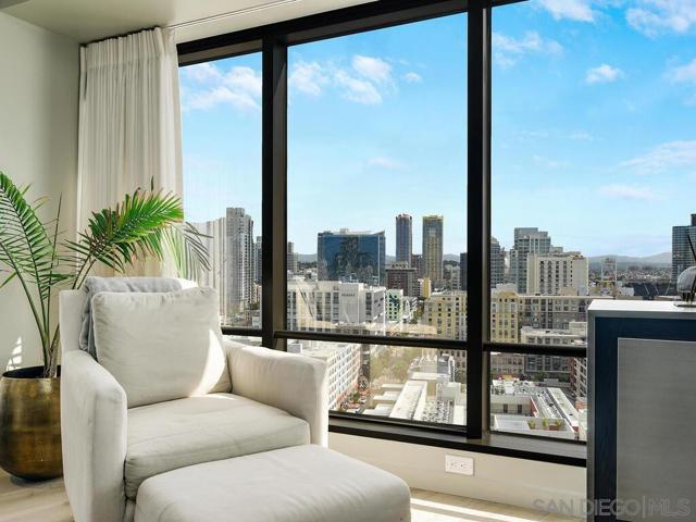 100 Harbor Drive, San Diego CA: https://media.crmls.org/mediaz/00c1b98e-f314-4e0d-8d03-f72a199fb727.jpg