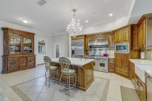 1508 Sequoia Lane, Vista CA: https://media.crmls.org/mediaz/00c29816-bd94-4224-9f20-c9300e600789.jpg