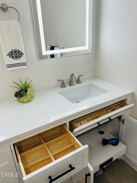 163 E Bowling Green, Port Hueneme CA: https://media.crmls.org/mediaz/00c2a764-562f-4600-9051-8fff632e4084.jpg