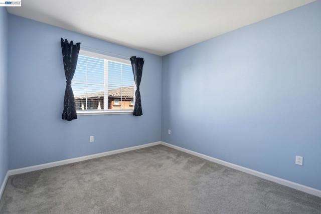 Image 28 of 47 For 102 Fanuncio Ln